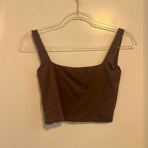 MESHKI Scoop Neck Brown Crop Top - Picture 4 of 4